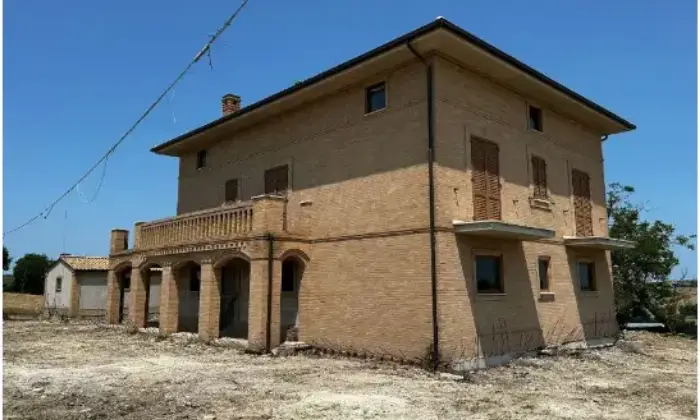 Rexer-Montecassiano-Villa-in-vendita-in-localit-Vissani-a-Montecassiano-Garage