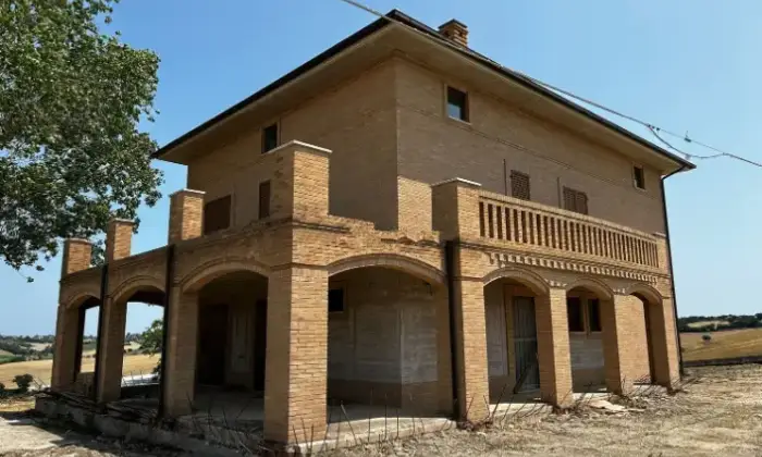 Rexer-Montecassiano-Villa-in-vendita-in-localit-Vissani-a-Montecassiano-Giardino