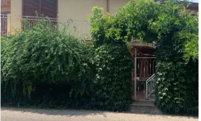 Rexer-Oschiri-Vendesi-villa-in-via-San-DemetrioOschiri-Terrazzo
