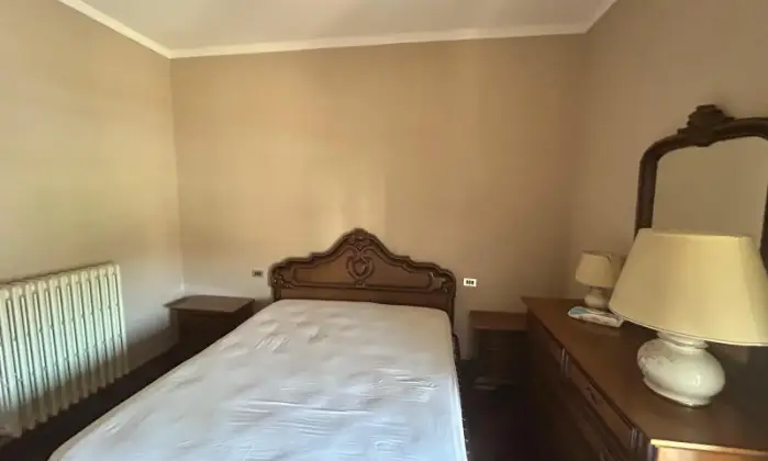 Rexer-Tagliacozzo-Mansarda-ampia-in-villa-in-vendita-a-TAGLIACOZZO-AQ-CAMERA-DA-LETTO