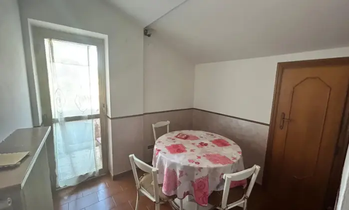Rexer-Tagliacozzo-Mansarda-ampia-in-villa-in-vendita-a-TAGLIACOZZO-AQ-CUCINA