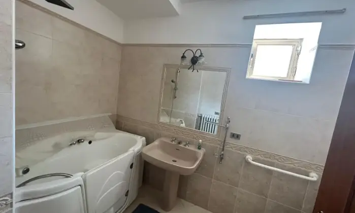 Rexer-Tagliacozzo-Mansarda-ampia-in-villa-in-vendita-a-TAGLIACOZZO-AQ-BAGNO