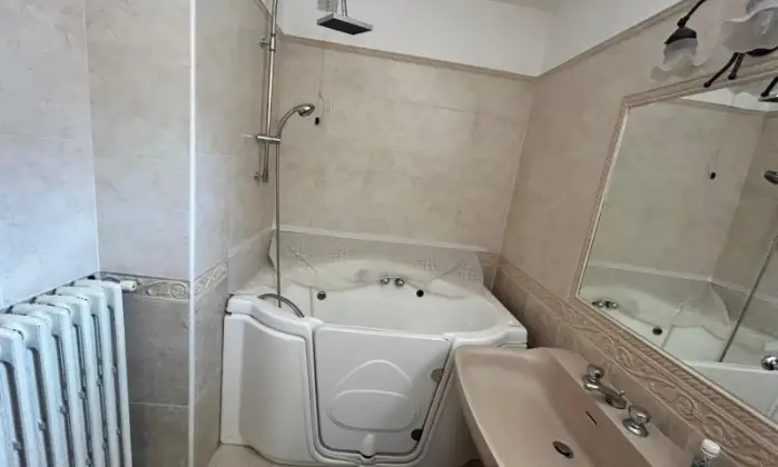 Rexer-Tagliacozzo-Mansarda-ampia-in-villa-in-vendita-a-TAGLIACOZZO-AQ-BAGNO