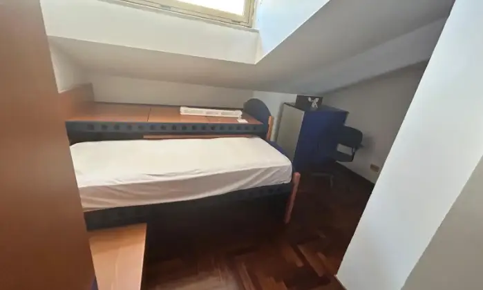 Rexer-Tagliacozzo-Mansarda-ampia-in-villa-in-vendita-a-TAGLIACOZZO-AQ-CAMERA-DA-LETTO