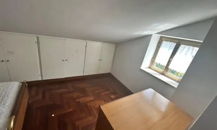 Rexer-Tagliacozzo-Mansarda-ampia-in-villa-in-vendita-a-TAGLIACOZZO-AQ-CAMERA-DA-LETTO