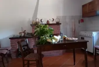 Rexer-Minucciano-Vendesi-casa-in-pietra-con-giardino-a-Minucciano-LU-Cucina
