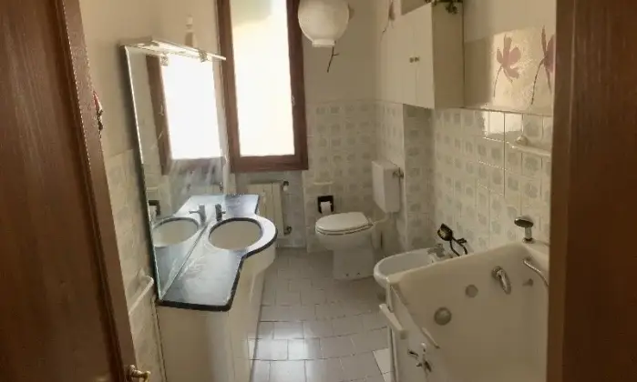 Rexer-Sesto-Fiorentino-Vendesi-appartamento-in-Via-A-Toscanini-a-SESTO-FIORENTINO-Bagno