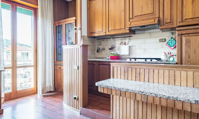 Rexer-Aulla-Appartamento-ampie-dimensioni-centro-storico-Aulla-MS-CUCINA