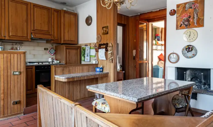 Rexer-Aulla-Appartamento-ampie-dimensioni-centro-storico-Aulla-MS-CUCINA