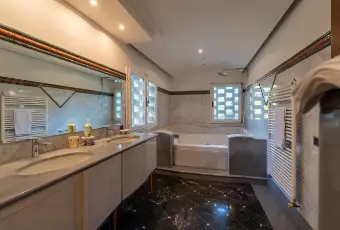Rexer-San-Miniato-Casale-In-toscana-con-piscina-e-campo-da-tennis-Bagno