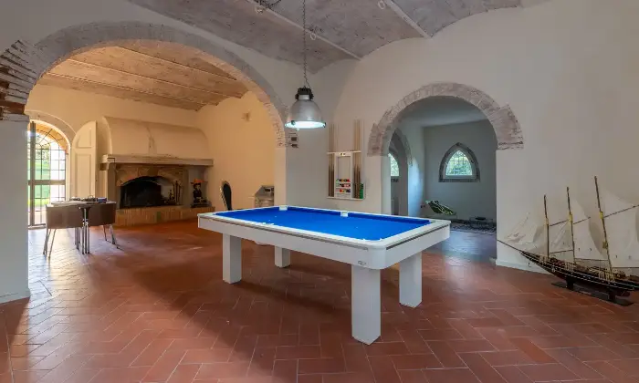 Rexer-San-Miniato-Casale-In-toscana-con-piscina-e-campo-da-tennis-Salone