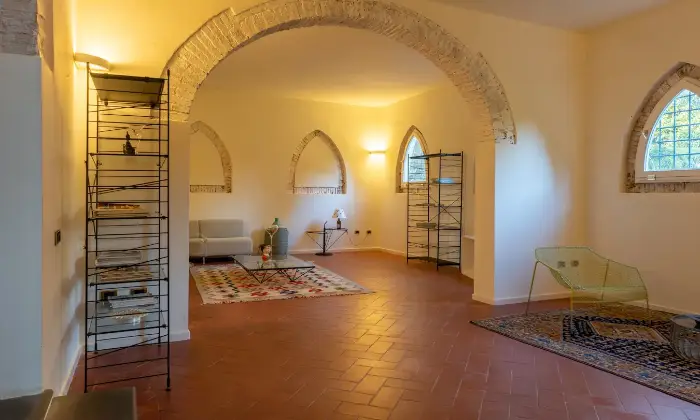 Rexer-San-Miniato-Casale-In-toscana-con-piscina-e-campo-da-tennis-Salone