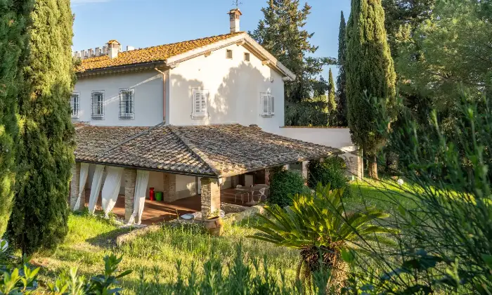 Rexer-San-Miniato-Casale-In-toscana-con-piscina-e-campo-da-tennis-Giardino