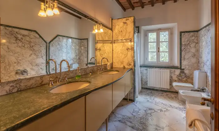 Rexer-San-Miniato-Casale-In-toscana-con-piscina-e-campo-da-tennis-Bagno
