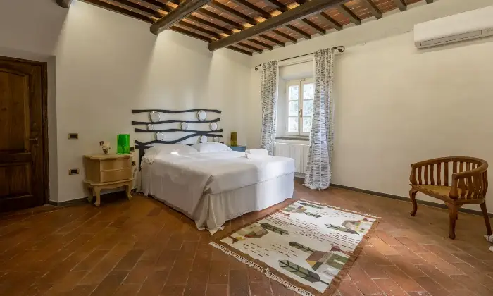 Rexer-San-Miniato-Casale-In-toscana-con-piscina-e-campo-da-tennis-CameraDaLetto