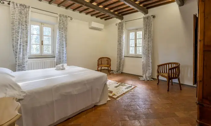 Rexer-San-Miniato-Casale-In-toscana-con-piscina-e-campo-da-tennis-CameraDaLetto