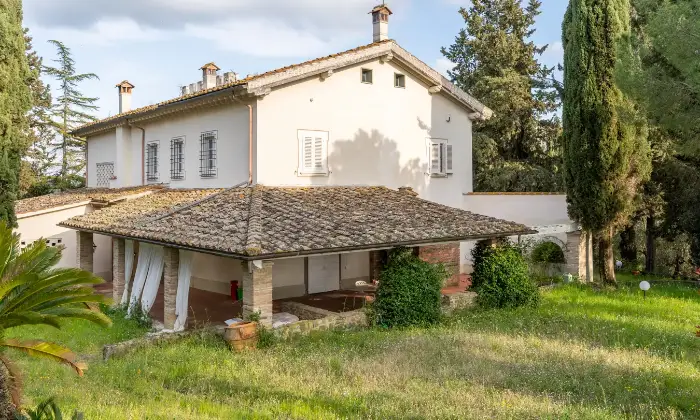 Rexer-San-Miniato-Casale-In-toscana-con-piscina-e-campo-da-tennis-Giardino