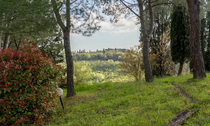 Rexer-San-Miniato-Casale-In-toscana-con-piscina-e-campo-da-tennis-Giardino