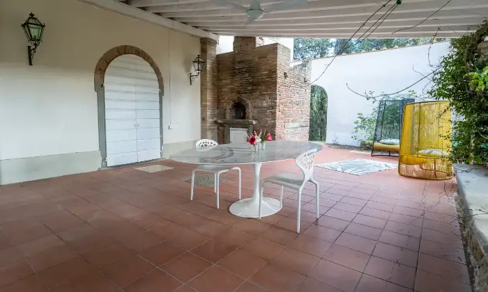 Rexer-San-Miniato-Casale-In-toscana-con-piscina-e-campo-da-tennis-Salone