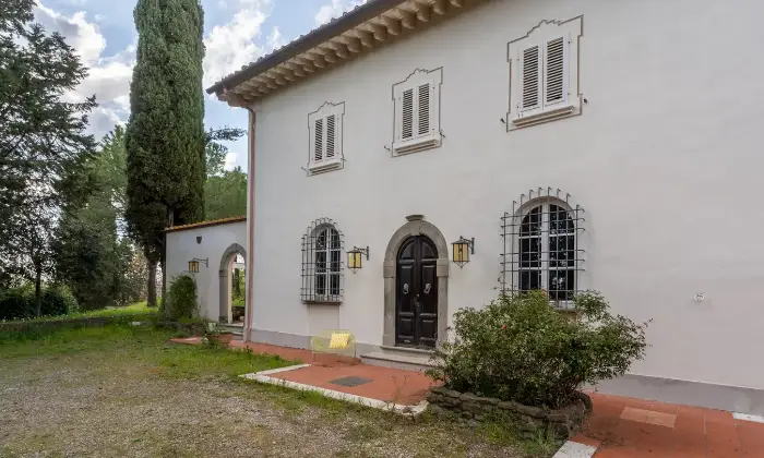 Rexer-San-Miniato-Casale-In-toscana-con-piscina-e-campo-da-tennis-Giardino