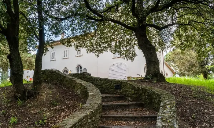 Rexer-San-Miniato-Casale-In-toscana-con-piscina-e-campo-da-tennis-Terrazzo