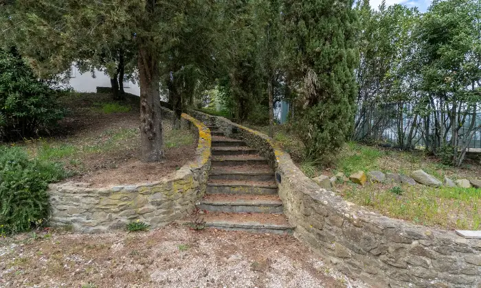 Rexer-San-Miniato-Casale-In-toscana-con-piscina-e-campo-da-tennis-Giardino