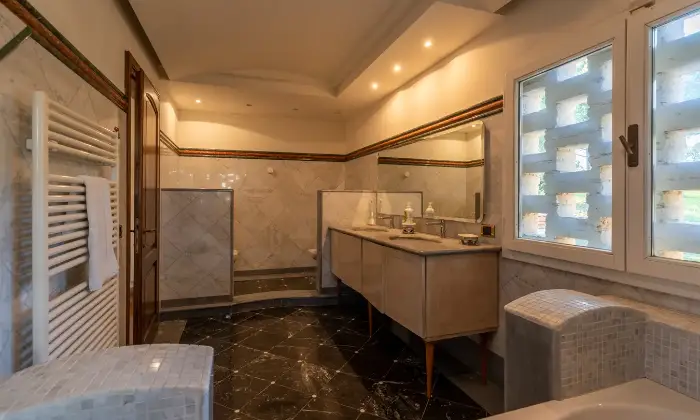 Rexer-San-Miniato-Casale-In-toscana-con-piscina-e-campo-da-tennis-Bagno