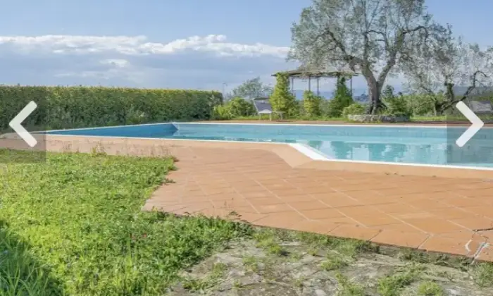 Rexer-San-Miniato-Casale-In-toscana-con-piscina-e-campo-da-tennis-Giardino