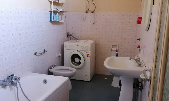 Rexer-Cossoine-Vendo-casa-autonoma-subito-abitabile-Bagno
