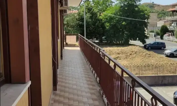 Rexer-Linguaglossa-Appartamento-in-vendita-in-via-Nazionale-a-Linguaglossa-Garage