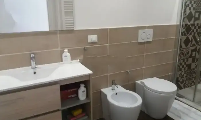 Rexer-Noli-Vendesi-appartamento-in-via-Monastero-a-Noli-Bagno