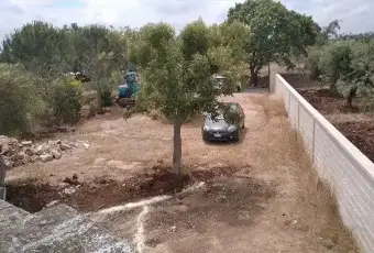 Rexer-Ostuni-Trullo-lamia-con-piscina-e-terreno-Giardino