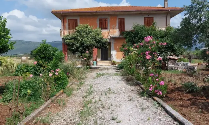 Rexer-Priverno-Casa-in-vendita-in-via-Fontana-Vecchia-a-Priverno-Giardino