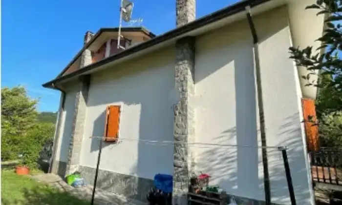 Rexer-Licciana-Nardi-Villetta-bifamiliare-in-via-Monte-Simone-a-Licciana-Nardi-Giardino