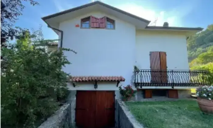 Rexer-Licciana-Nardi-Villetta-bifamiliare-in-via-Monte-Simone-a-Licciana-Nardi-Terrazzo
