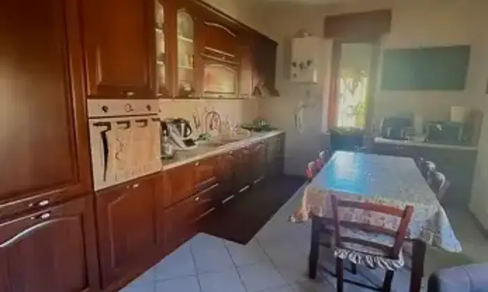 Rexer-Asciano-Vendesi-appartamento-con-giardino-e-garage-Cucina