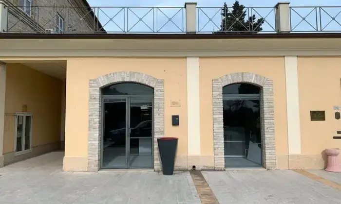 Rexer-Fermo-AFFITTASI-UFFICIO-o-STUDIO-AD-ALTA-VISIBILIT-eventuale-porzione-Altro