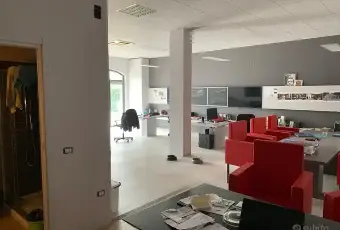Rexer-Fermo-AFFITTASI-UFFICIO-o-STUDIO-AD-ALTA-VISIBILIT-eventuale-porzione-Altro