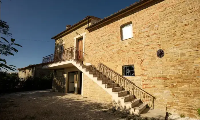 Rexer-Castelplanio-Vendesi-casale-in-via-Piagge-Novali-a-Castelplanio-Garage