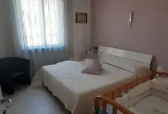 Rexer-La-Spezia-Appartamento-su-due-piani-in-vendita-in-via-Sarzana-CameraDaLetto