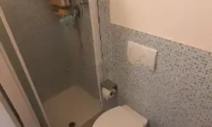 Rexer-La-Spezia-Appartamento-su-due-piani-in-vendita-in-via-Sarzana-Bagno