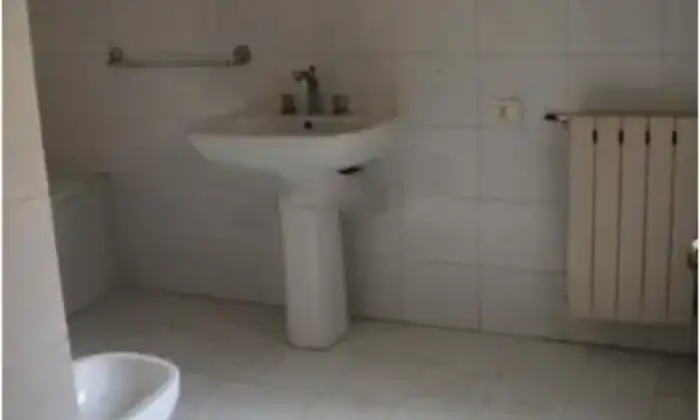 Rexer-Castelvetrano-Vendesi-appartamento-su-due-piani-in-via-Pietro-LunaCastelvetrano-Bagno