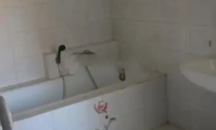 Rexer-Castelvetrano-Vendesi-appartamento-su-due-piani-in-via-Pietro-LunaCastelvetrano-Bagno