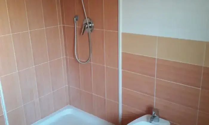 Rexer-San-Giuliano-di-Puglia-Appartamento-con-terrazzo-e-garage-Bagno