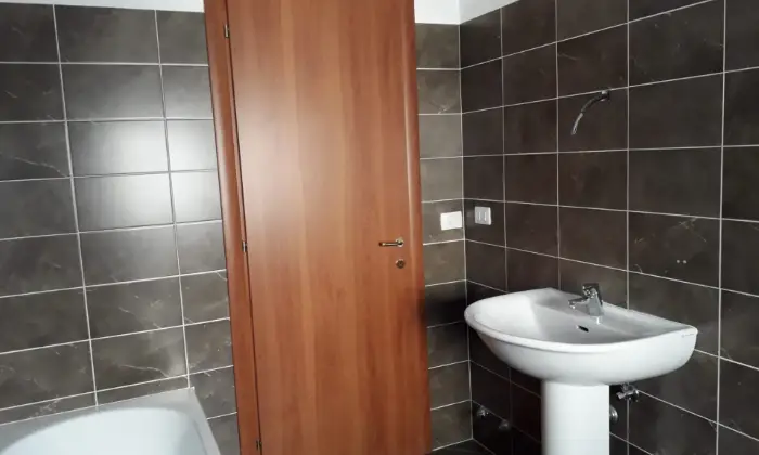 Rexer-San-Giuliano-di-Puglia-Appartamento-con-terrazzo-e-garage-Bagno