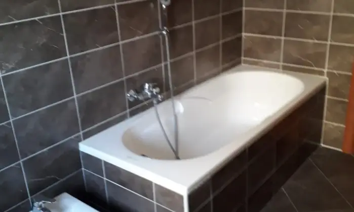 Rexer-San-Giuliano-di-Puglia-Appartamento-con-terrazzo-e-garage-Bagno