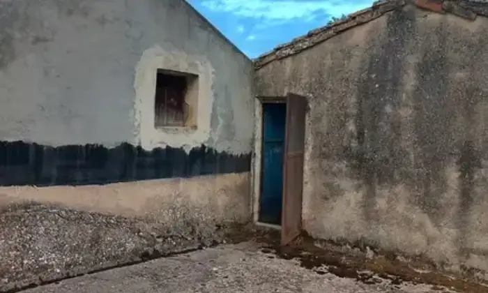Rexer-Sadali-Vendesi-due-case-a-Sadali-Garage