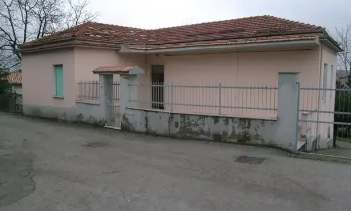 Rexer-Montebello-di-Bertona-Casa-con-giardino-a-Montebello-di-Bertona-Giardino