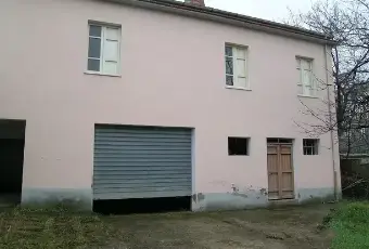 Rexer-Montebello-di-Bertona-Casa-con-giardino-a-Montebello-di-Bertona-Garage