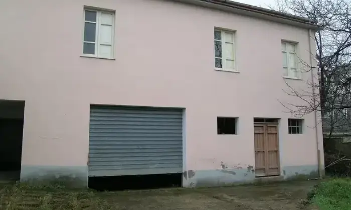 Rexer-Montebello-di-Bertona-Casa-con-giardino-a-Montebello-di-Bertona-Garage